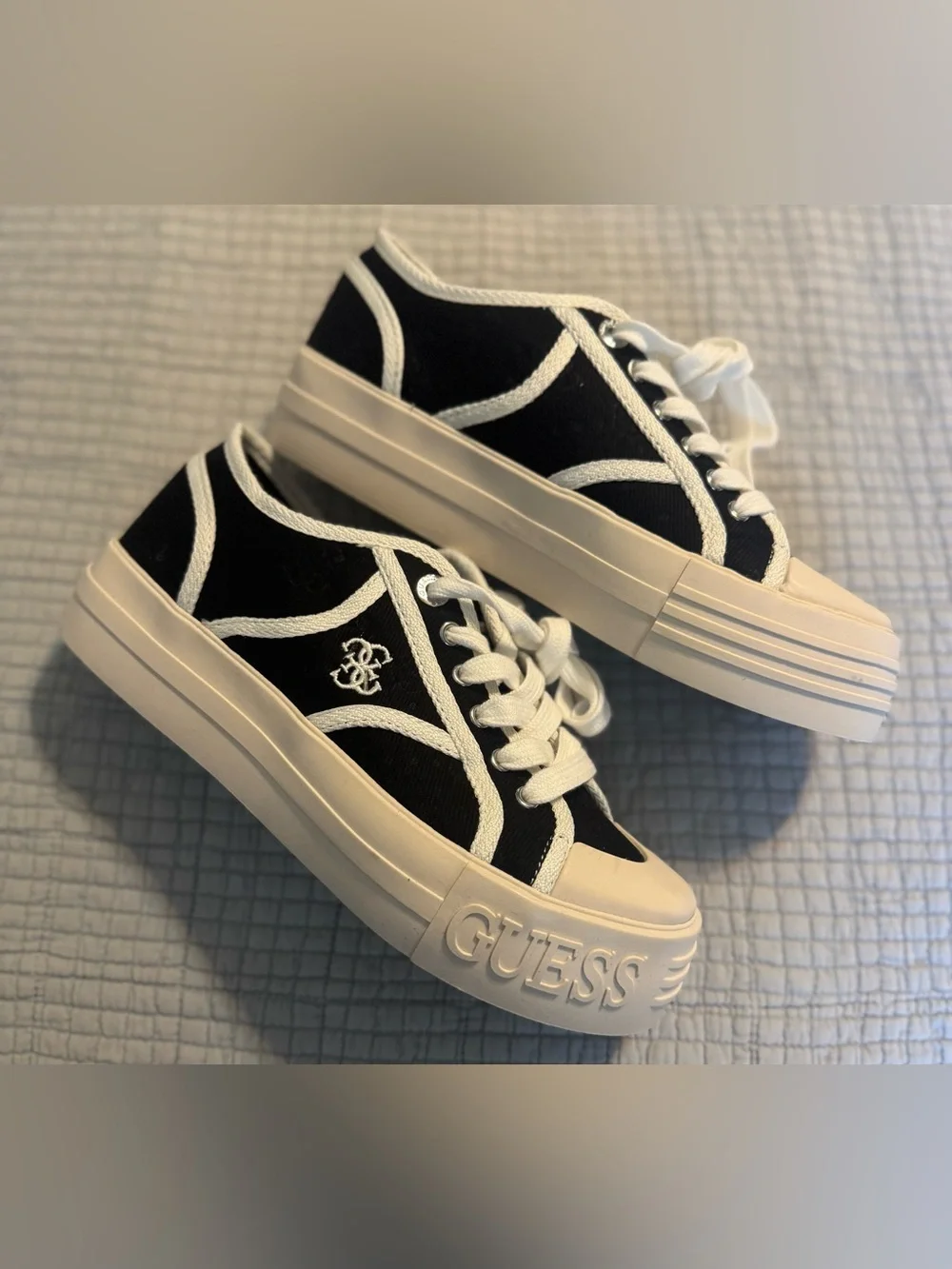 GUESS Women's Issah Branded Platform Lace-Up Sneakers NWOT